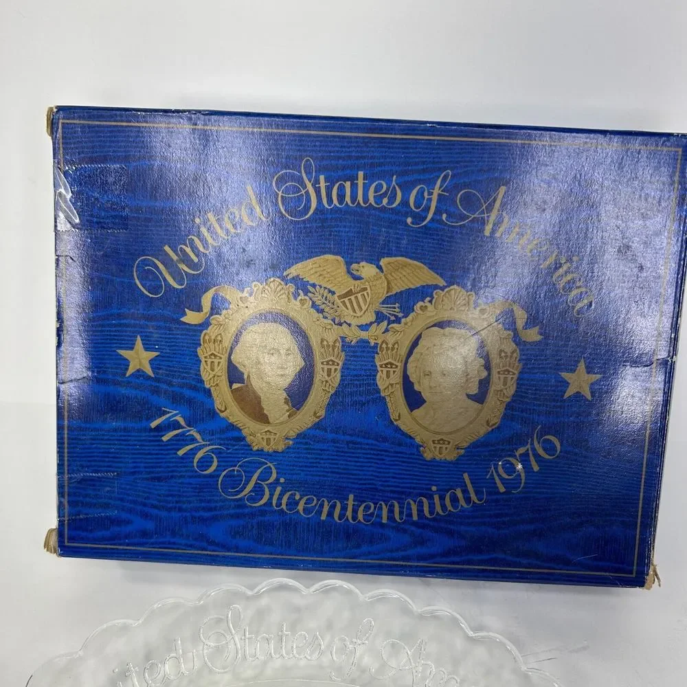 Avon Vintage United States 1776 Bicentennial 1976 Glass Plate and 2pc Soap Set